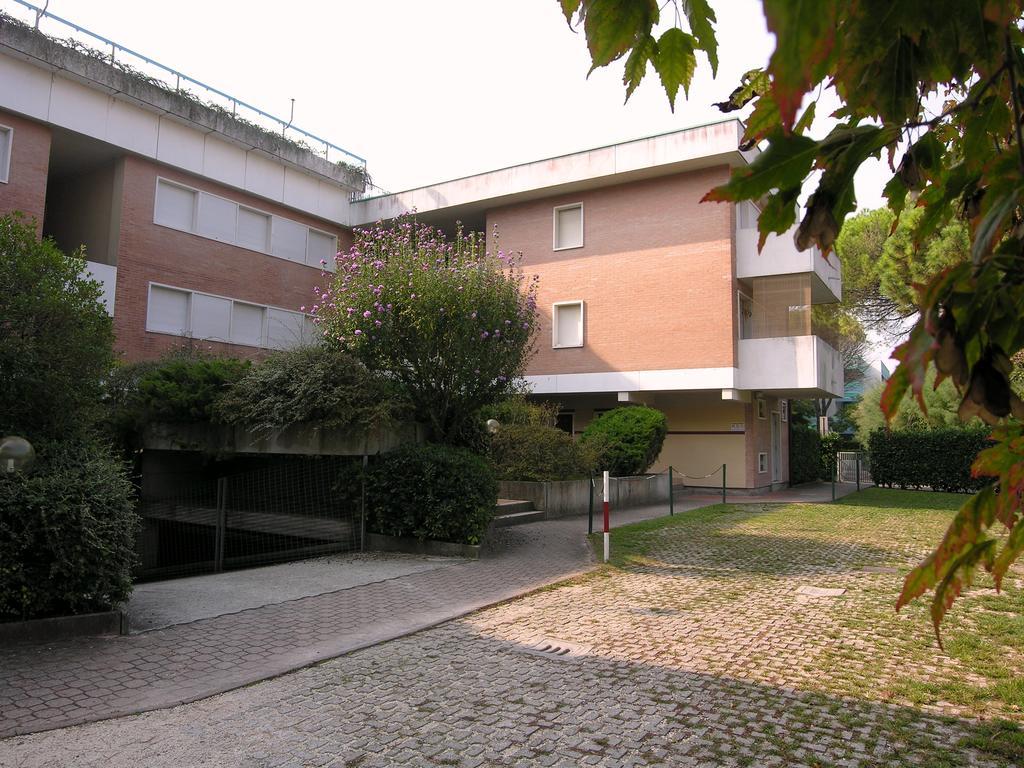 Apartment Gemini Con Piscina Bibione Extérieur photo