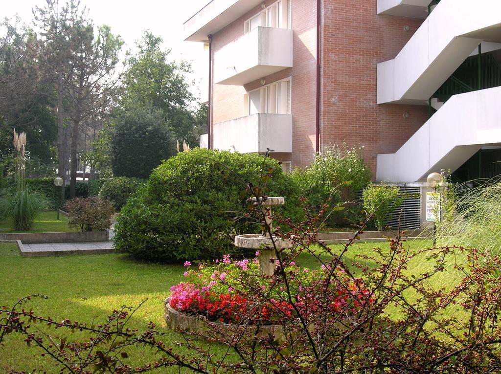 Apartment Gemini Con Piscina Bibione Extérieur photo